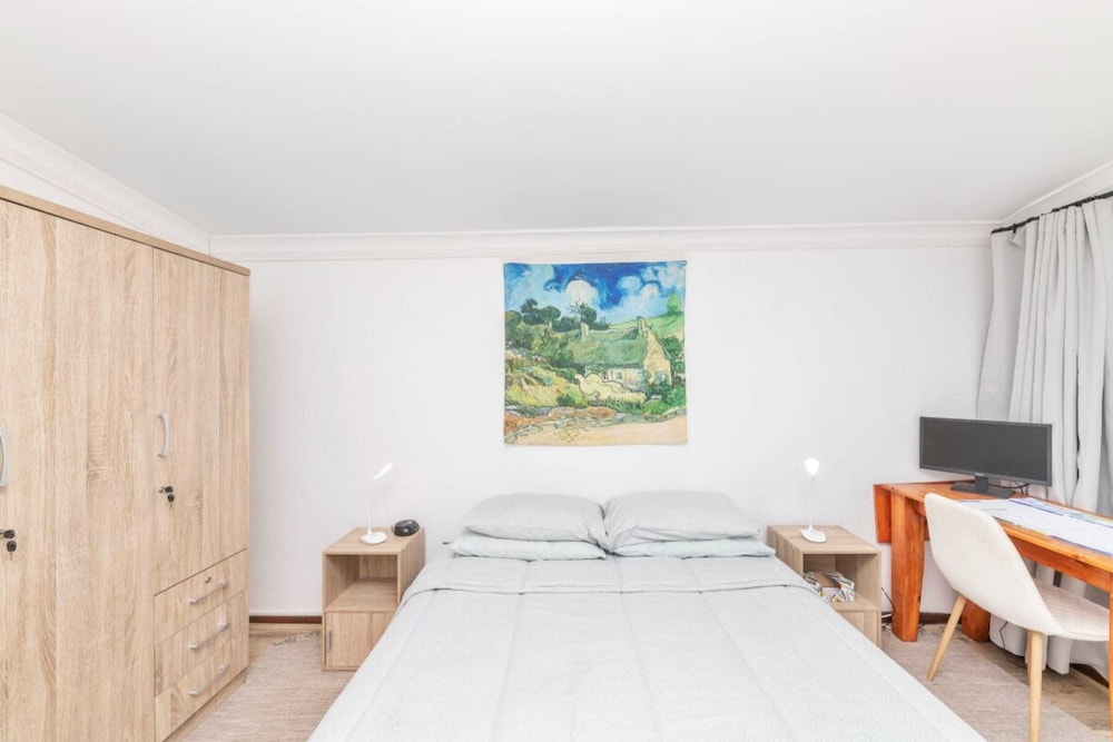 Peaceful 1BD Flat w/ Private Gardenrondebosch
