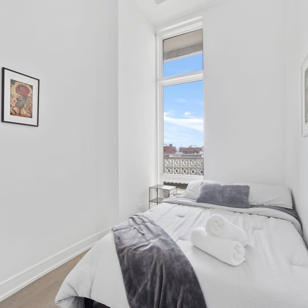 4-bedroom Penthouse w 2 Large Balconies Rooftop