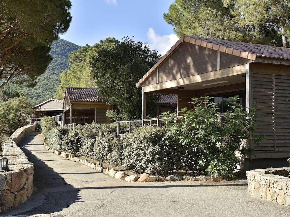 Chalet in Propriano Near Sandy Beaches