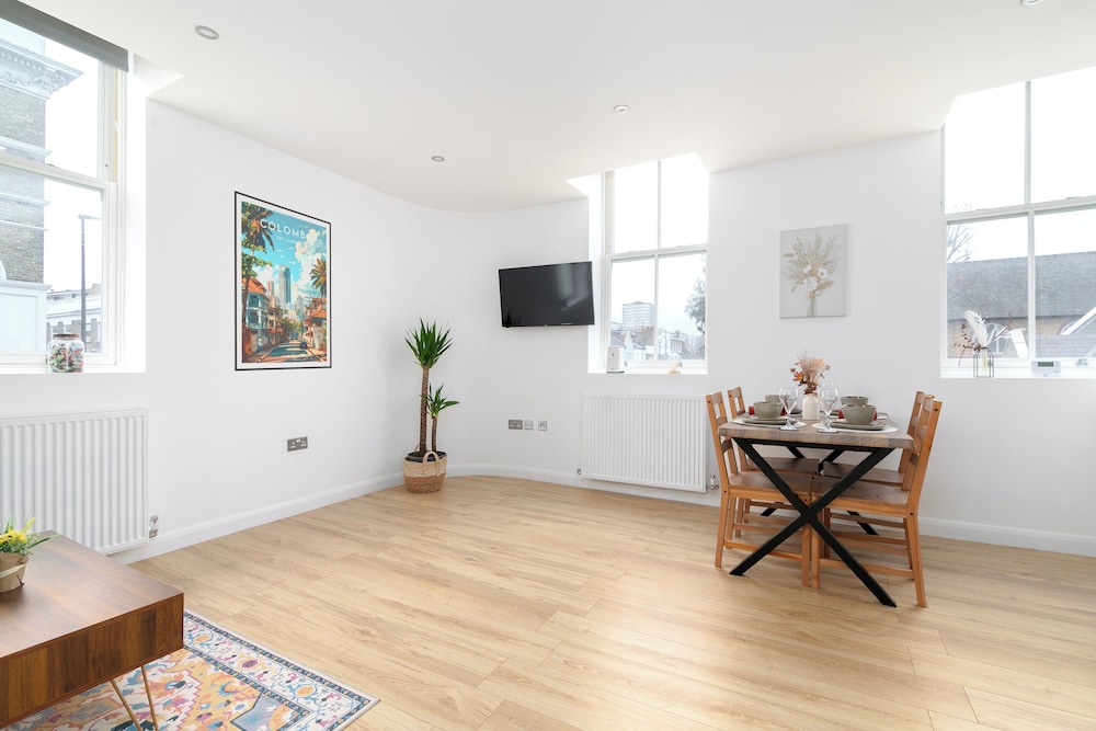 Deluxe 1 Bed Apartment, London