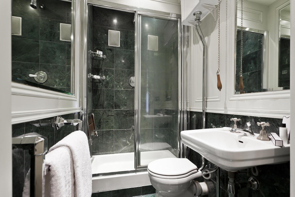 Gledhow Gardens by Onefinestay