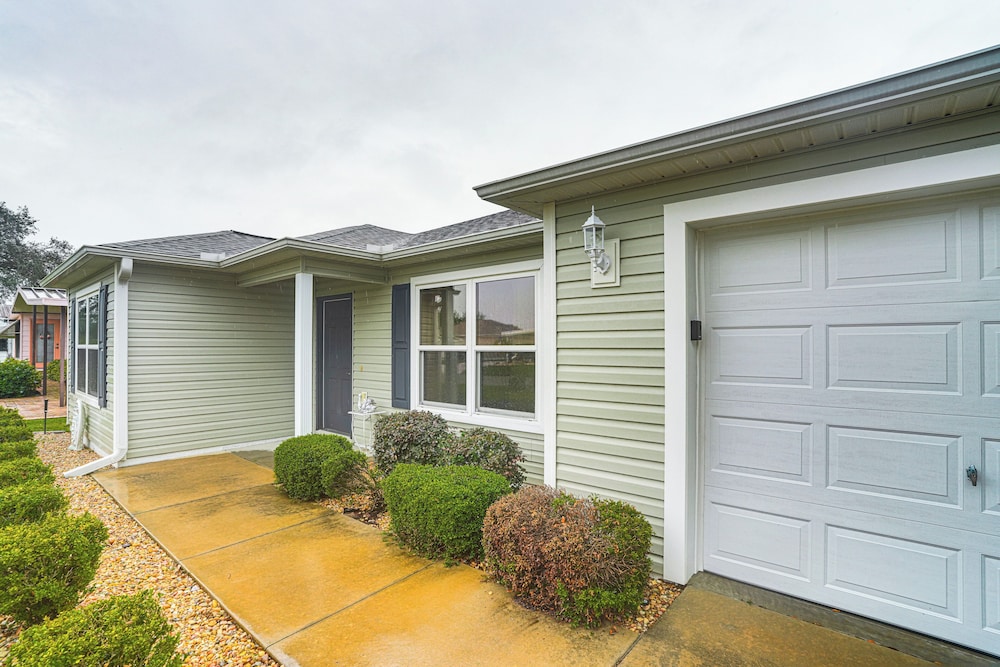 1 Mi to Spanish Springs Square: The Villages Home!