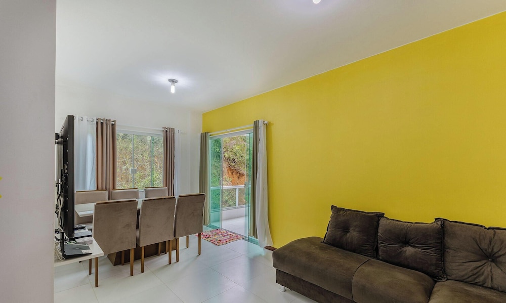 Apt 2 Bedrooms 200 m From the Beach Mao0203