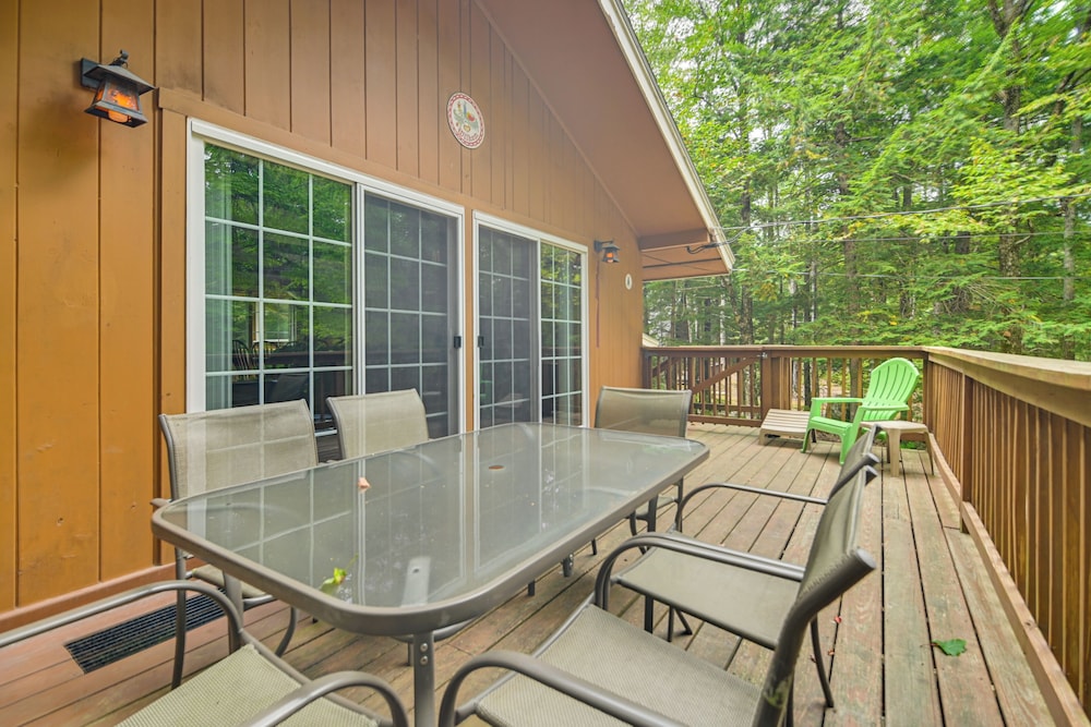 Walk to Water: Outdoor Gem w/ Bunkhouse in Madison