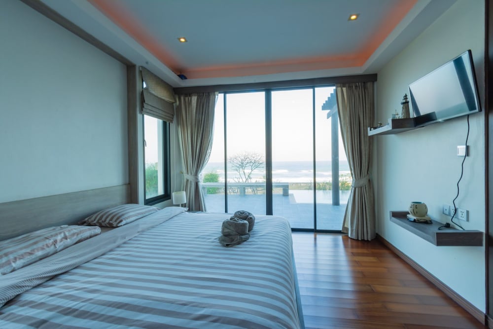 Beach Front 4 Bedroom Pool Villa RV view 2