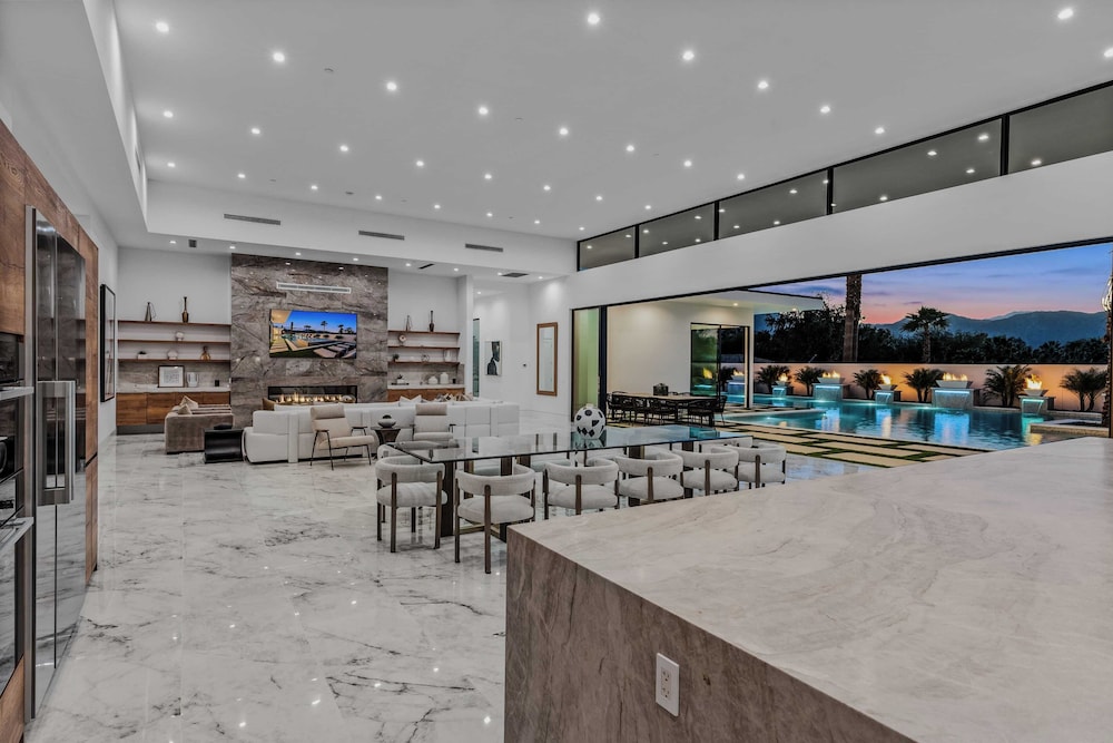 Fine Luxe Retreat w/ Pool & Hot Tub Bravo Villa #15 by Avantstay
