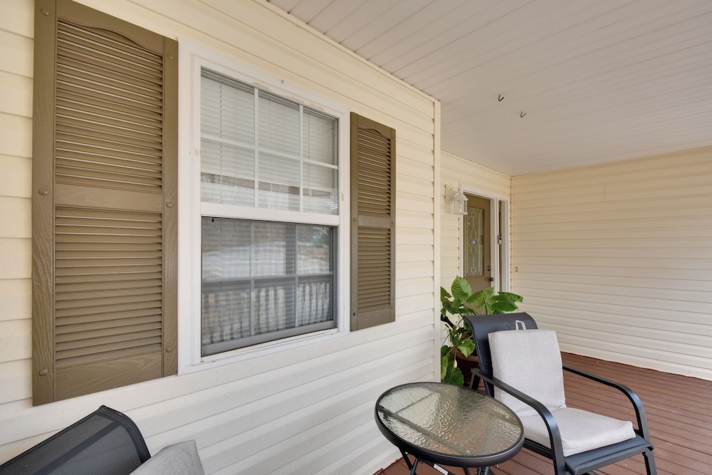 Hike & Sip in North Georgia: Apartment w/ Deck