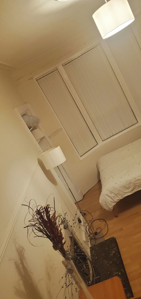 Flat in Glasgow,close to all Local Amenities,