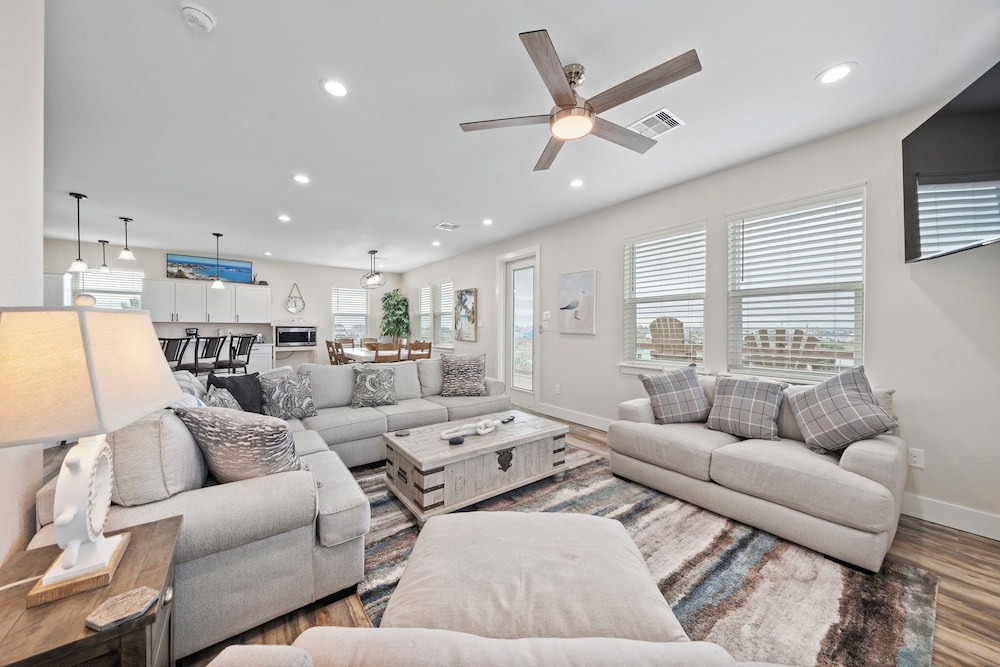 Coral Mountain by Ryson Vacation Rentals