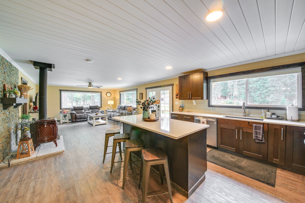 Scenic Priest Lake Vacation Rental: Deck  Views! - Property Image 5