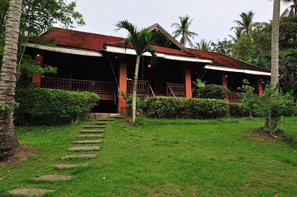 Baan Mai Beachfront Phuket Lone Island