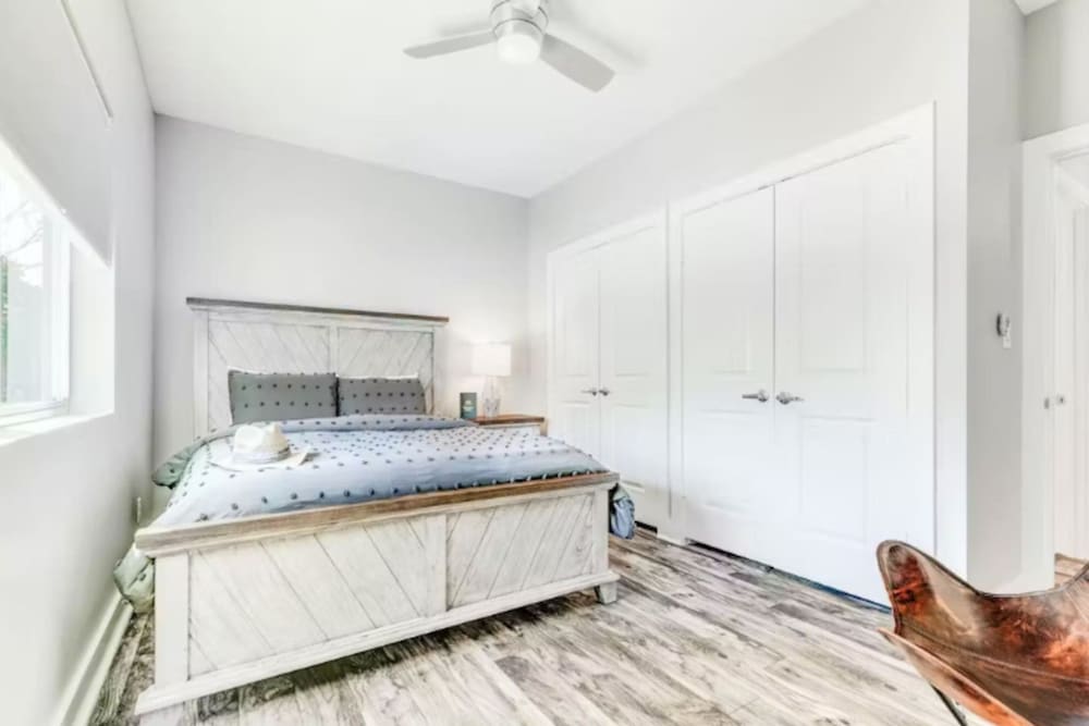 Stylish 3BR Townhome Near Downtown The Heights
