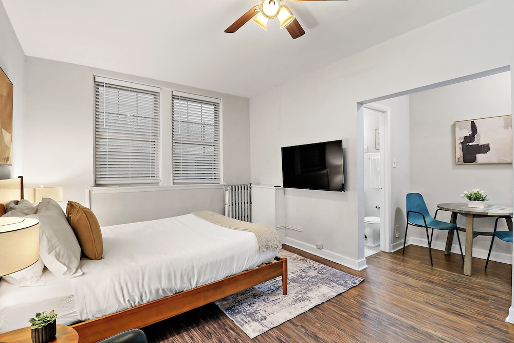 Trendy Studio Apt - Kenwood rep