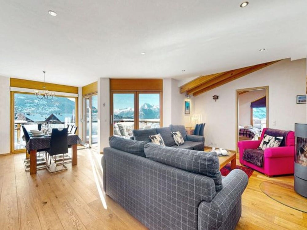 Spacious Apartment With Garden Furniture