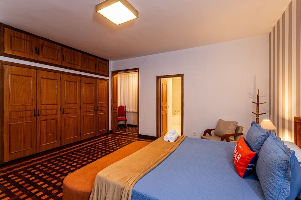 4bdrs, Balcony w/ Sea View, and Garagea 3730/201