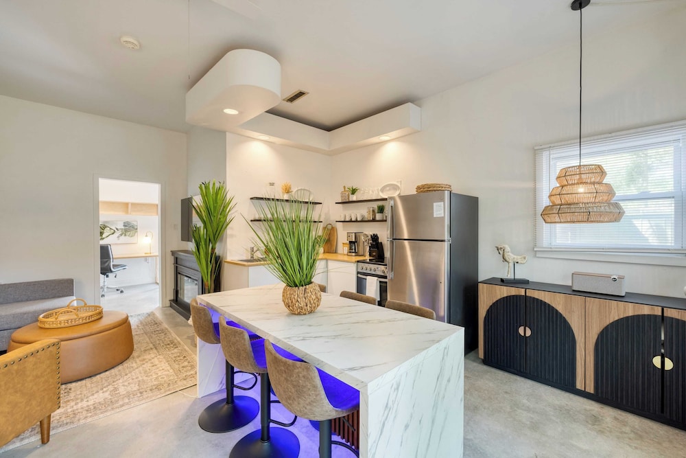 Arsenal Buyout by Avantstay 2 Homes Near Sullivans Island w/ Outdoor Dining