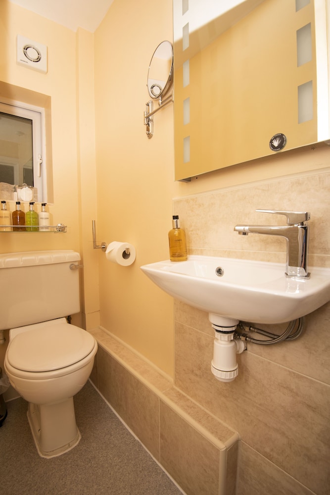 Bridleways Guest House & Holiday Homes