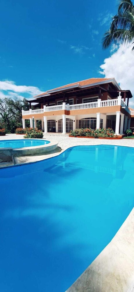 9th Hole Villa