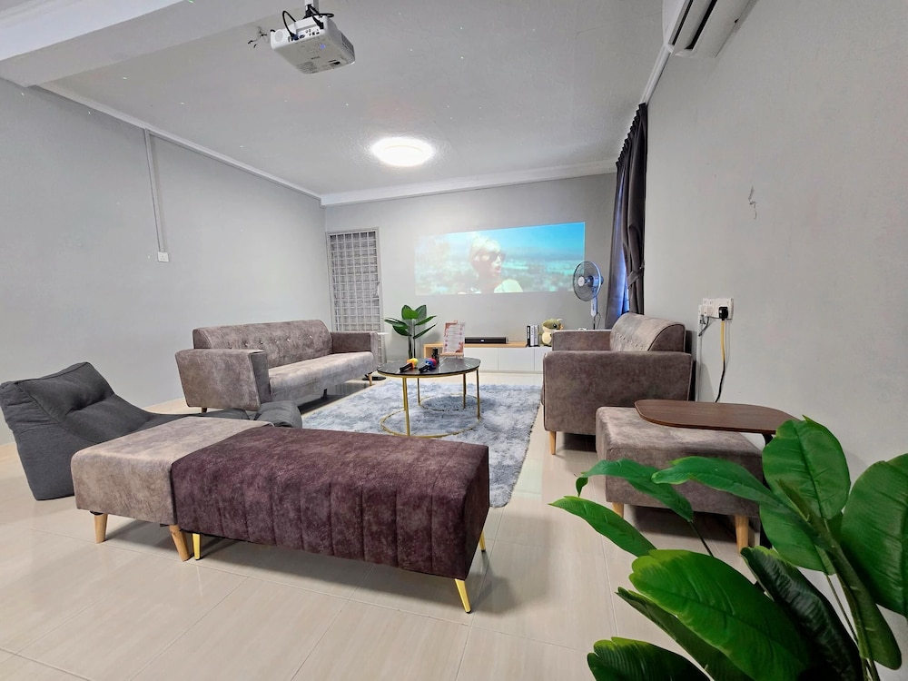 Comfy Tok Sira Home Kuantan 5 BR