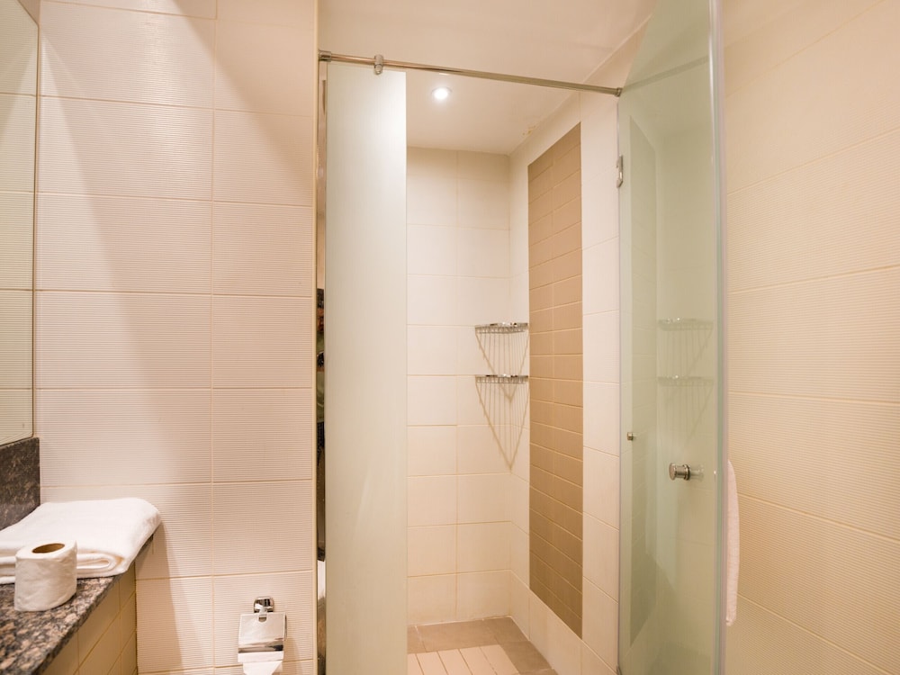 Easygo- Spacious 1bdr Bay Square Busbay