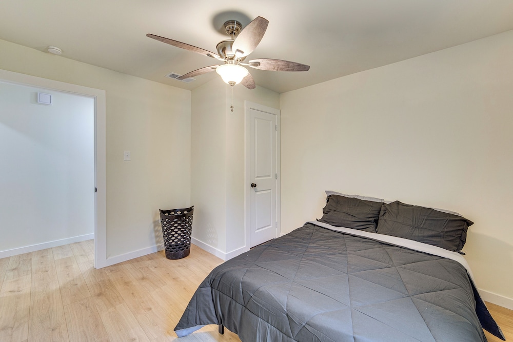 Fenced-in Yard: Home < 5 Mi to Dtwn Dallas!
