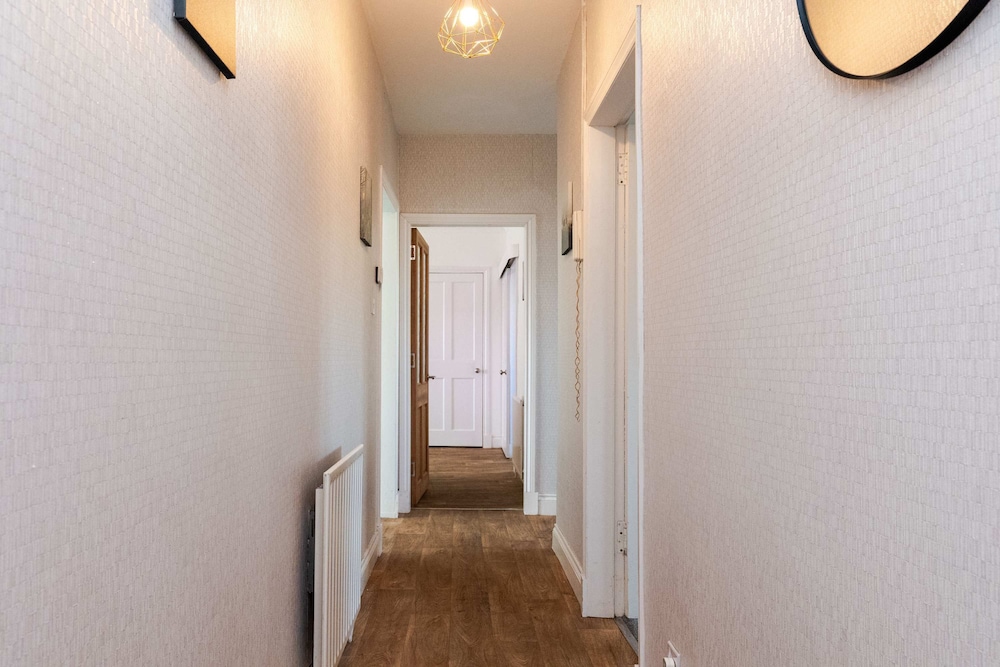 Spacious 3 BED House With Parking, photo 2