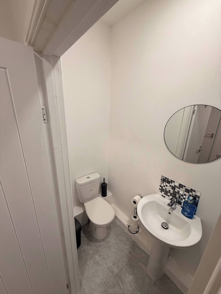 Stylish Dream Home With 4 En-suite Bedrooms