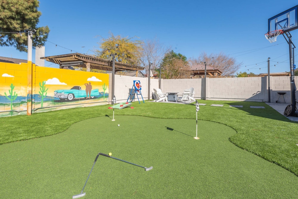 Phoenix 4 BDR Home With Outdoor Entertainment