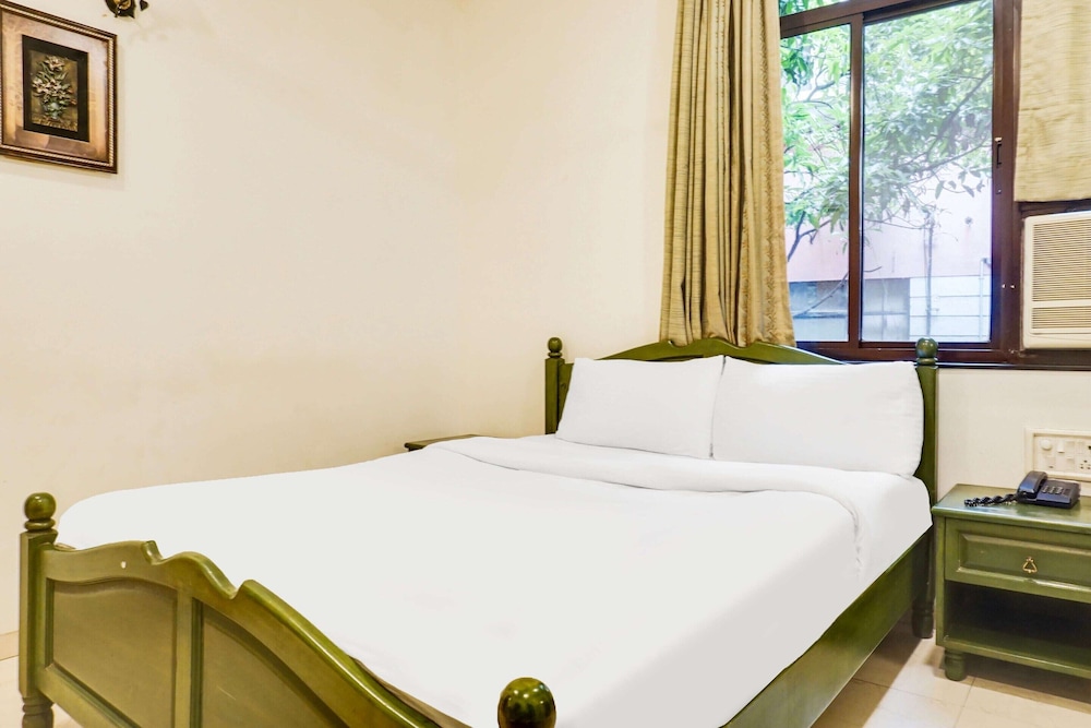 Premium Stays Near Fergusson College