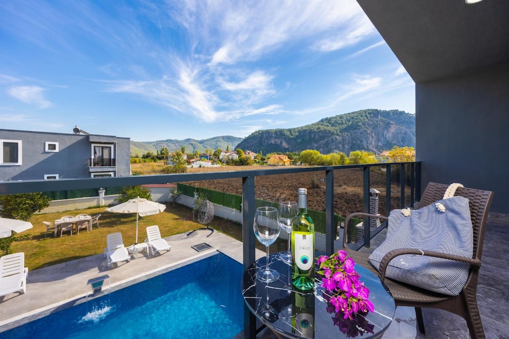 Villa Grand Yasar 1 With 4 Bedrooms and 4 Bathrooms