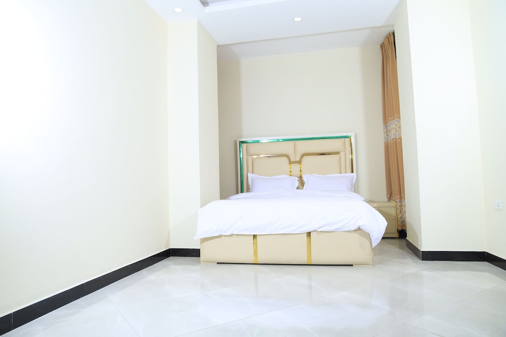 PrimeNest - 3 bedroom Apartment