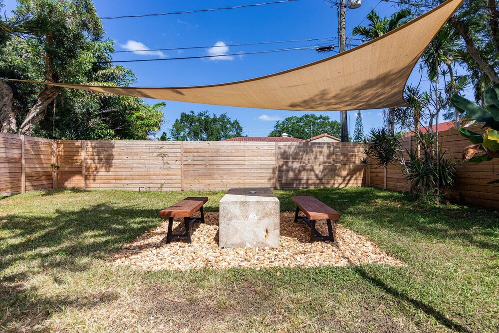 Peaceful Beach Oasis With Free Parking