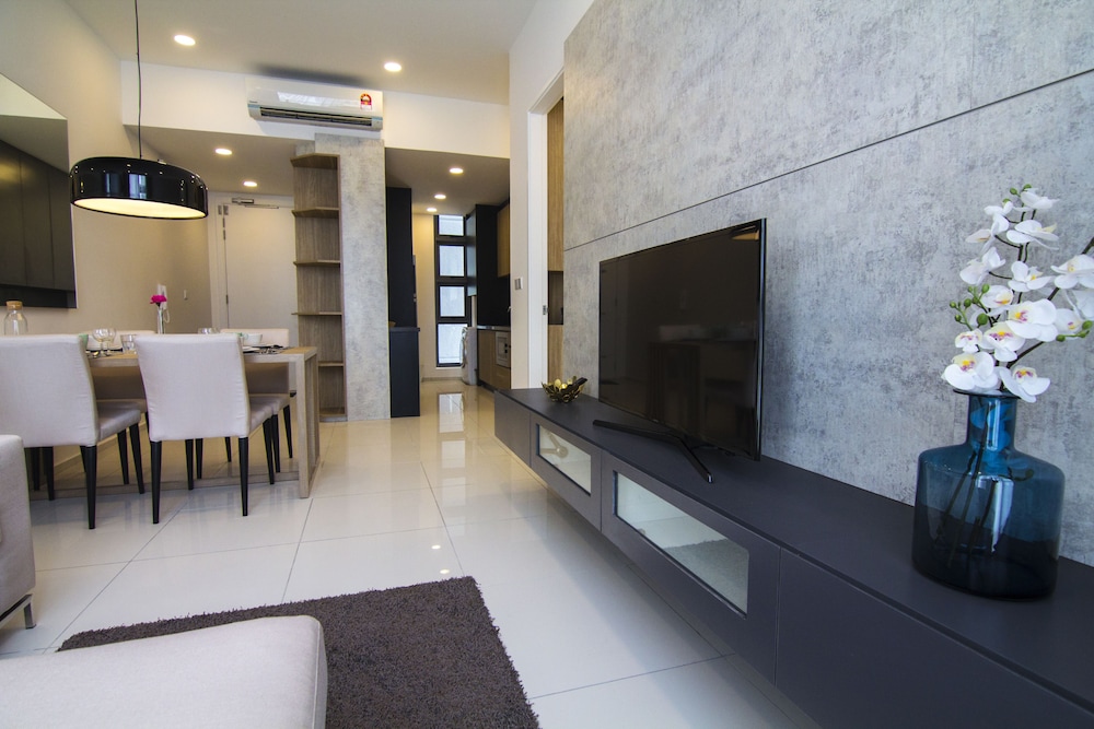 The Robertson by Homes Asian