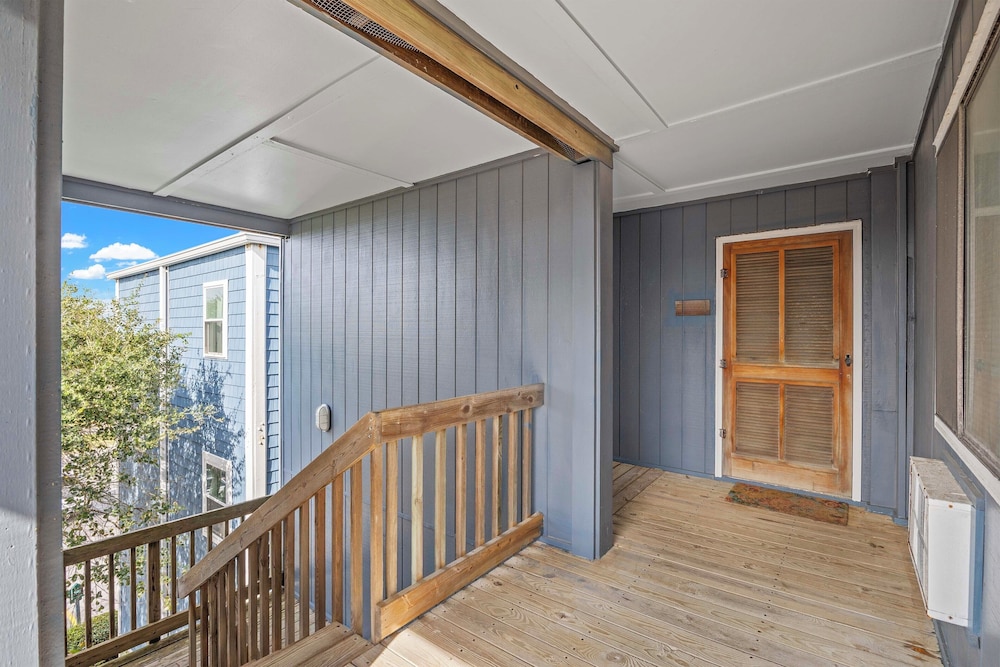Steps to Sand! 3rd-floor North Topsail Beach Condo