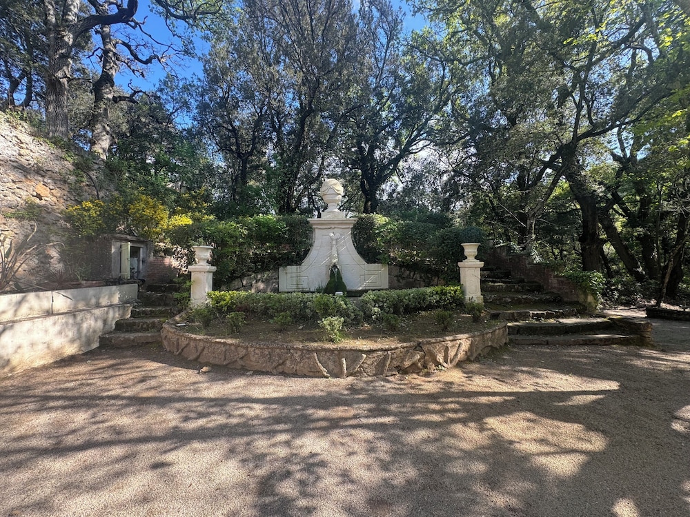 Chateau de Mont-Vert