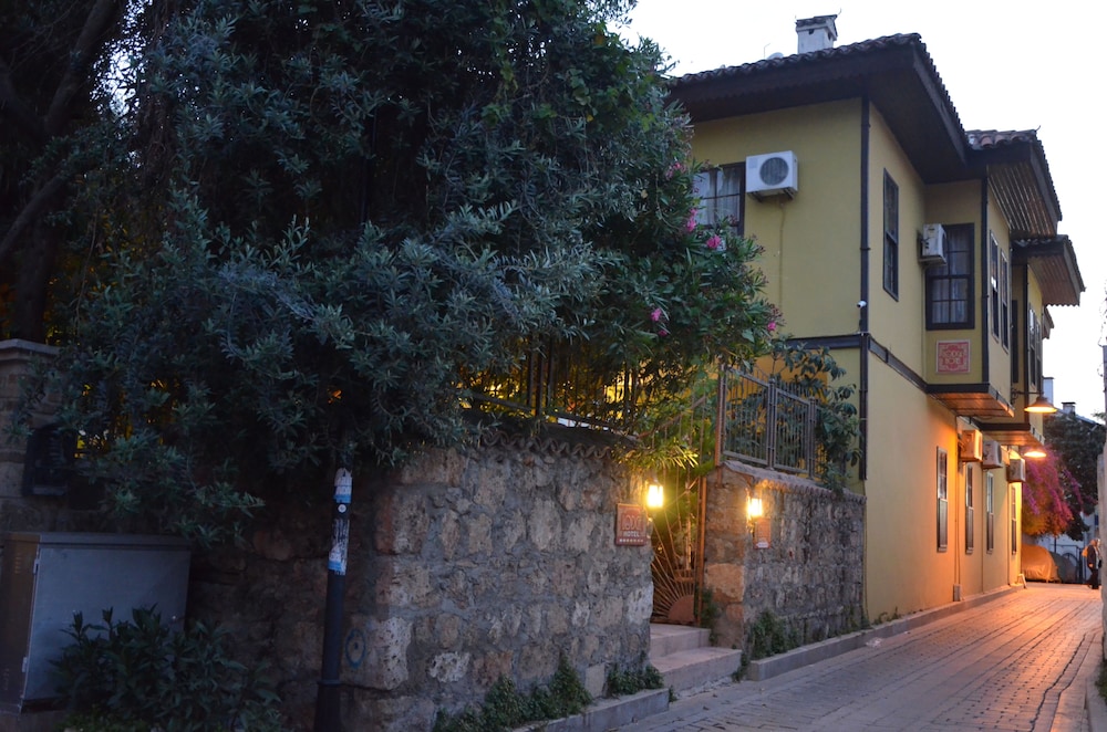 Kaleici Lodge Hotel