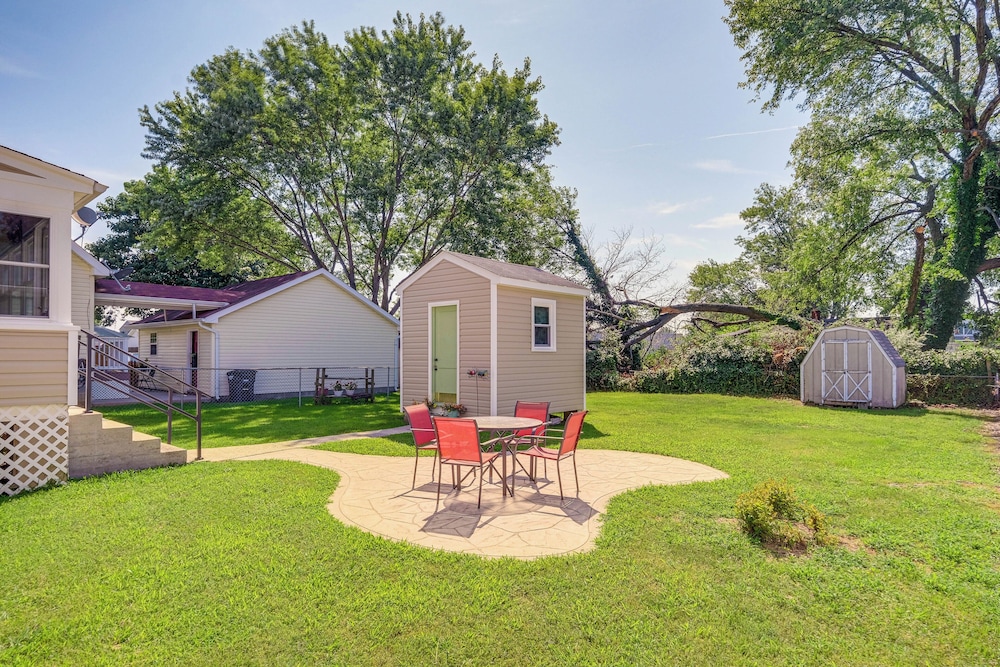 < 1 Mi to Colonial Beach: Coastal Gem w/ 2 Porches