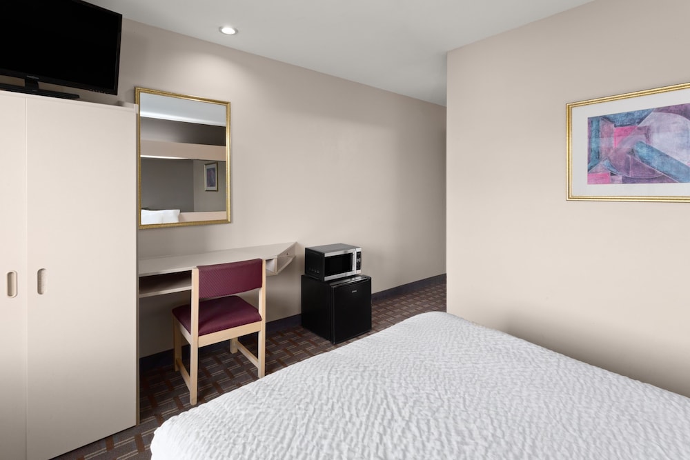 Mount Pleasant Vacations - Americas Best Value Inn Suites Racine - Property Image 38