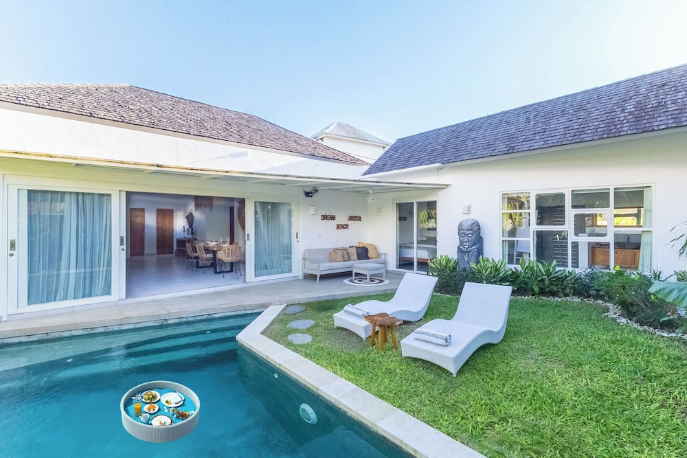 Villa Mylandro by Pertama Management
