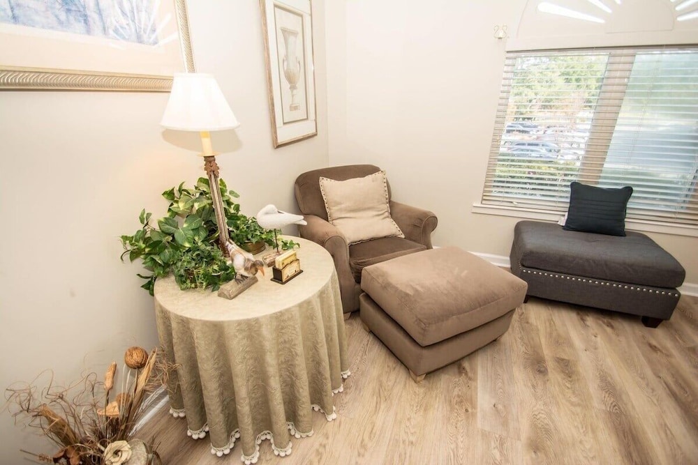 Canterbury Court 6 E 3 Bedroom Apts
