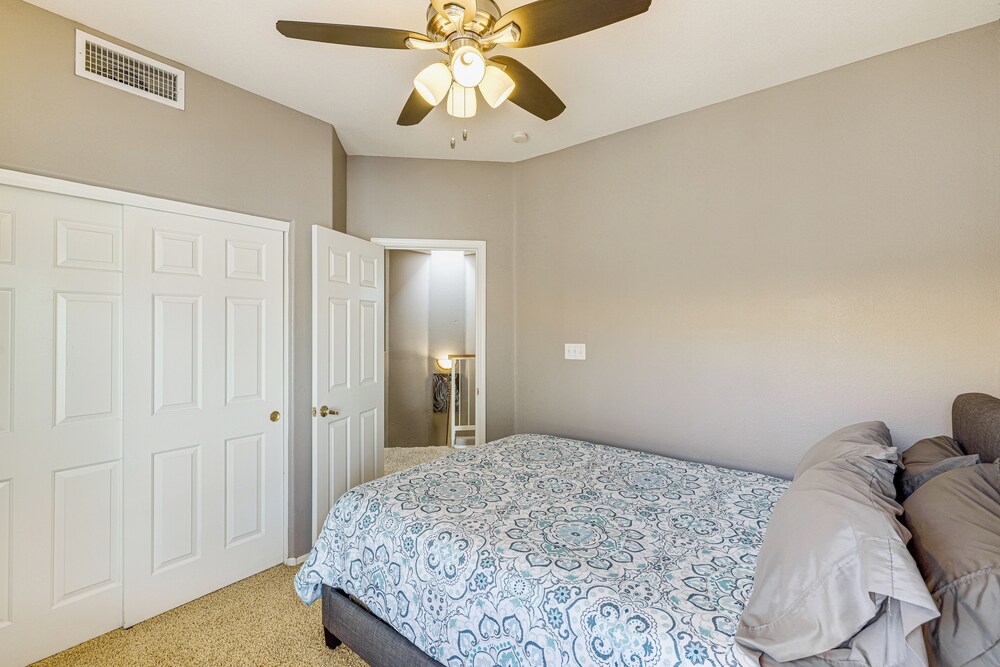 Hike & Golf! Townhouse w/ Resort Perks in PHX