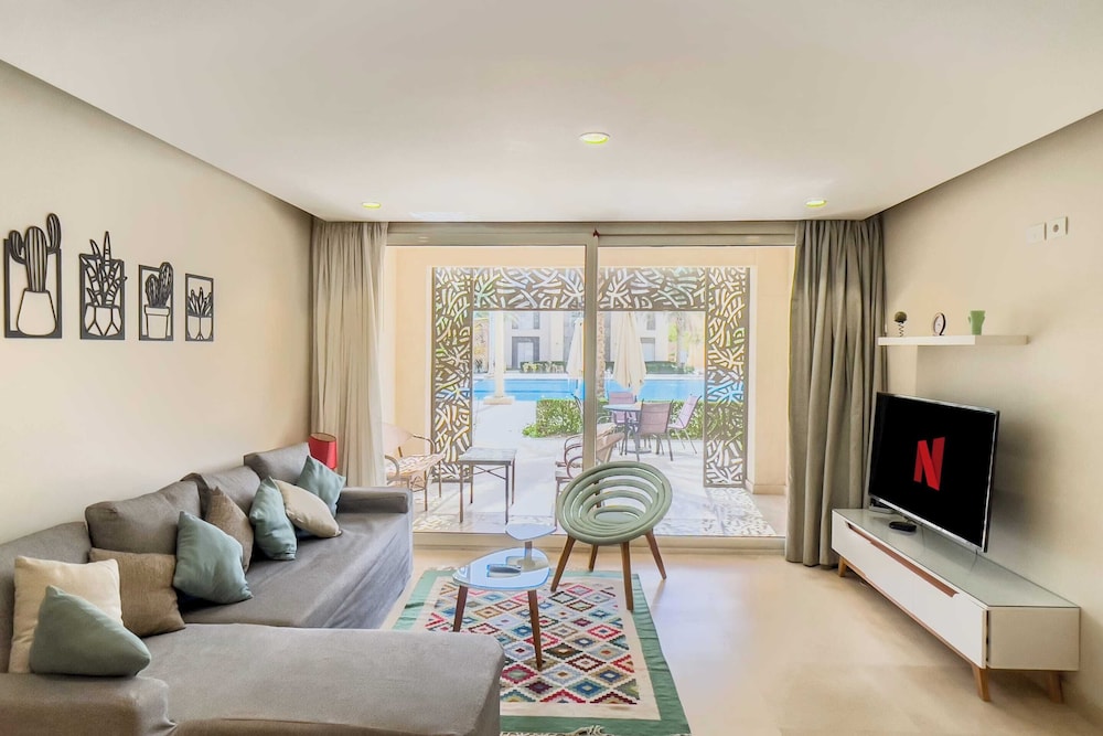 Xuru Stays I Exotic 1bdr w/ Outdoor Terrace Pool & Beach Access