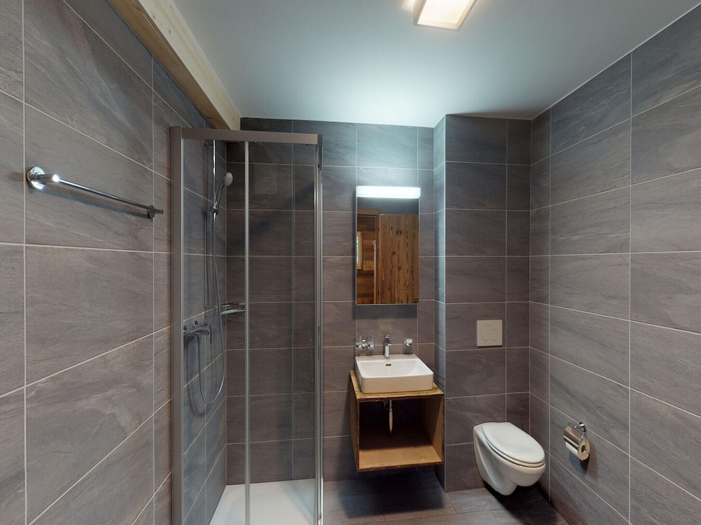 5-bedroom Apartment in Veysonnaz