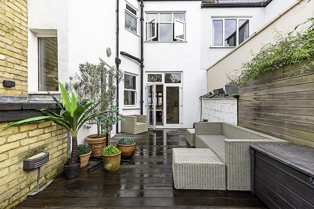 outdoor bbq area