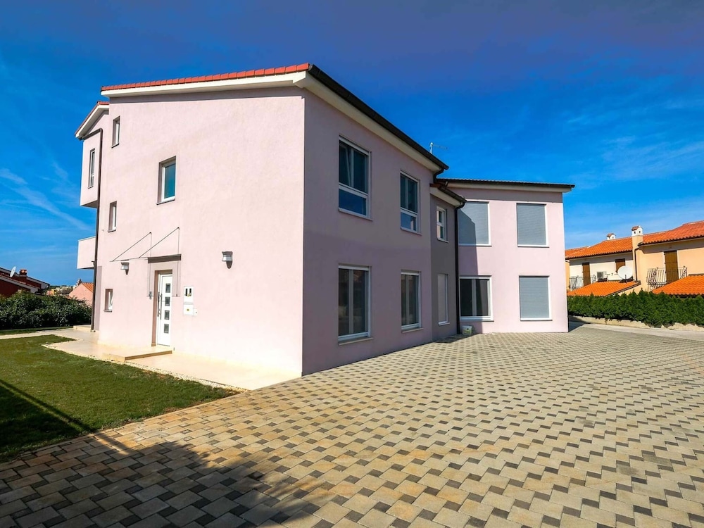 Apartment in Banjole Near Sunny Beach view 3