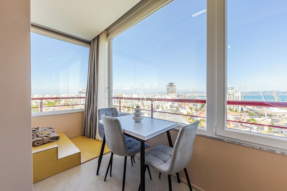 Marina Jacuzzi Suites 2 by  PS