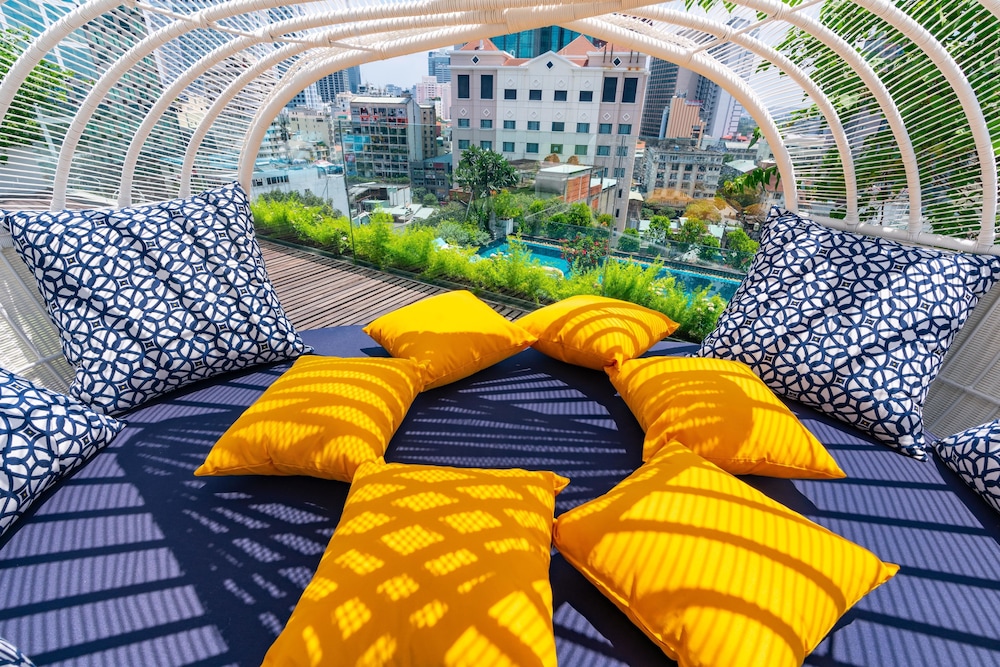 Au Lac Charner Hotel 30