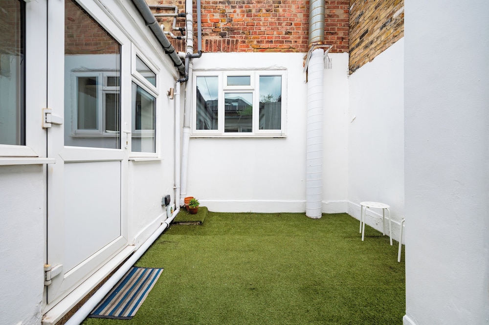 2 Bedroom flat in Putney by the river