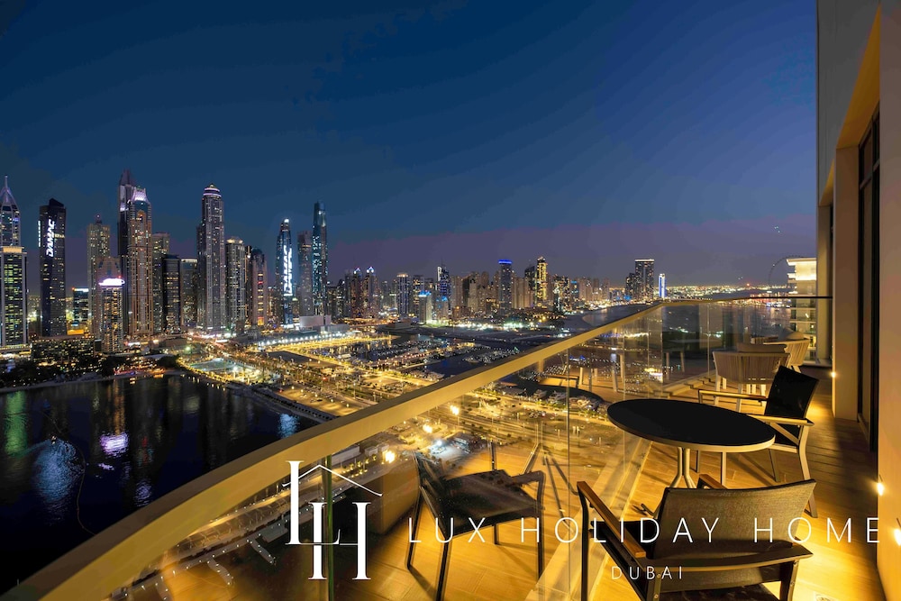 LUX The Marina Vista Beachfront Suite 2
