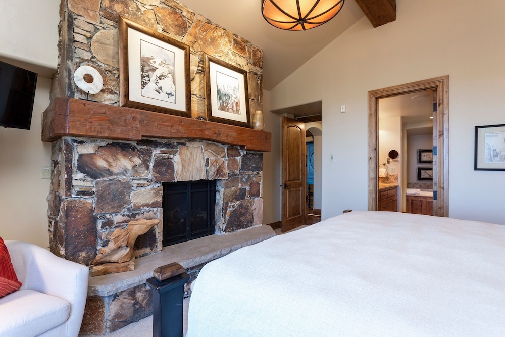 Grand Lodge - Penthouse #406 - Ski-in/out 5 Bedroom Condo